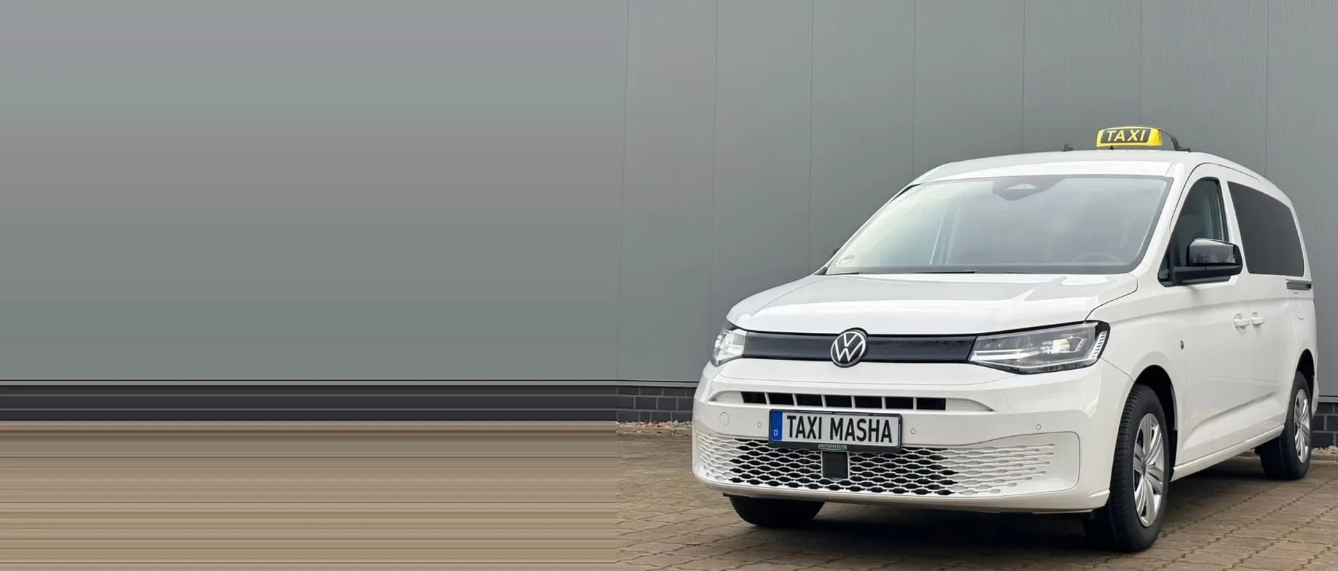 Der Taxi Masha VW Caddy mit Taxischild